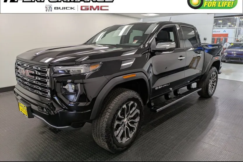 2024 Gmc Canyon Denali photo 1