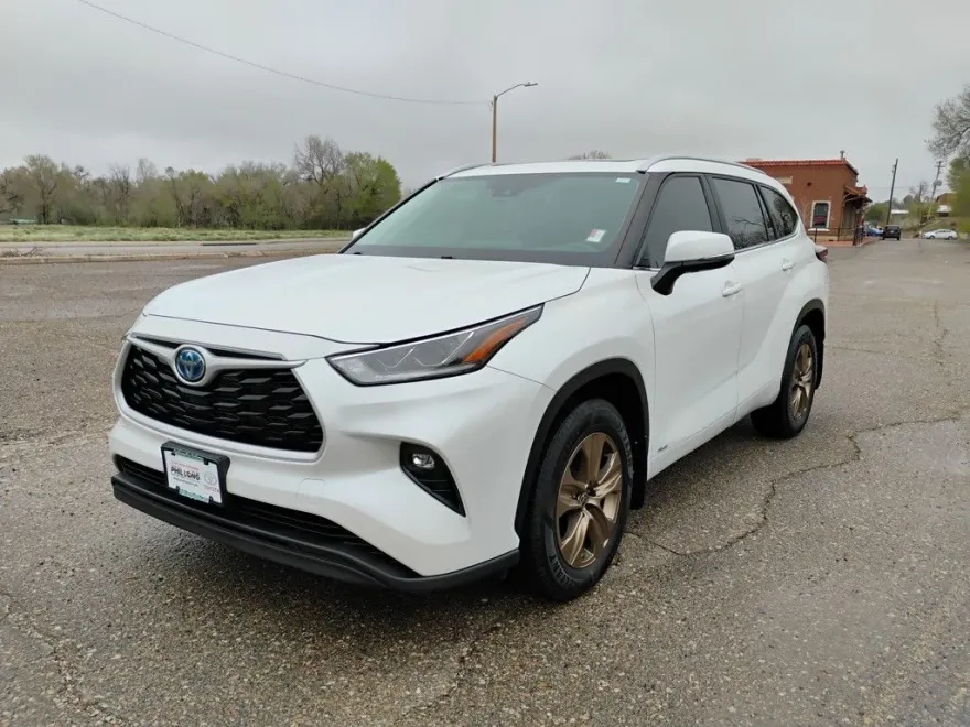 2023 Toyota Highlander Hybrid Bronze Edition photo 1