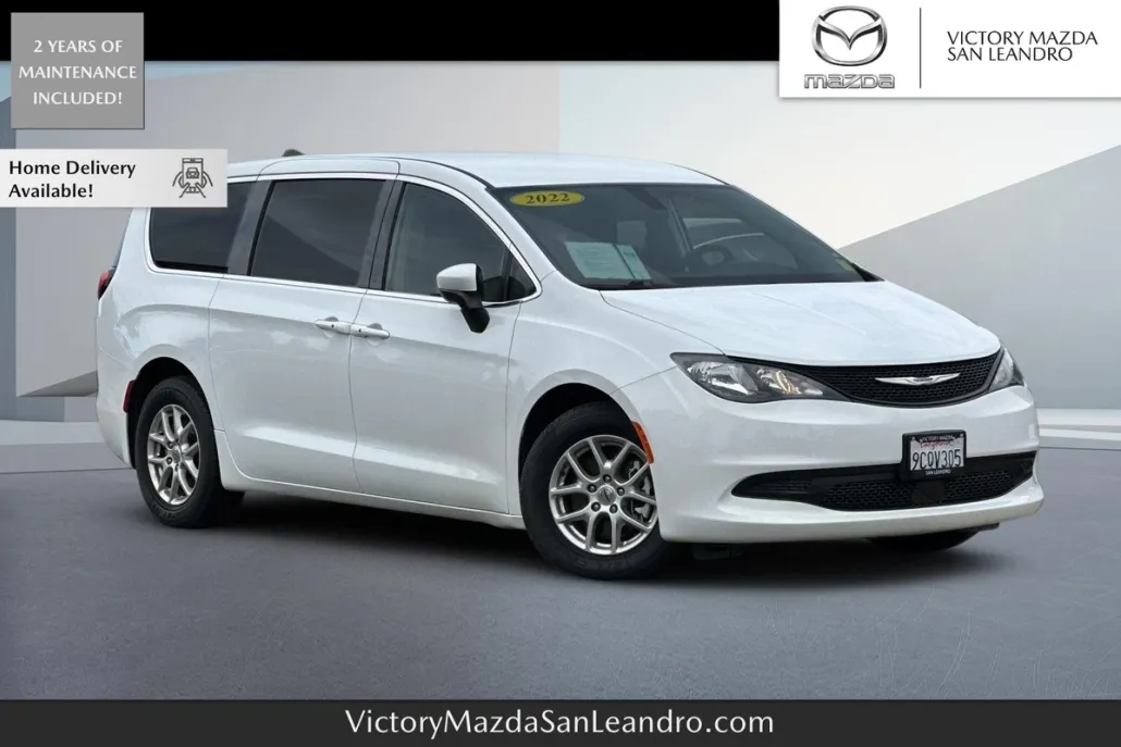 2022 Chrysler Voyager LX photo 1