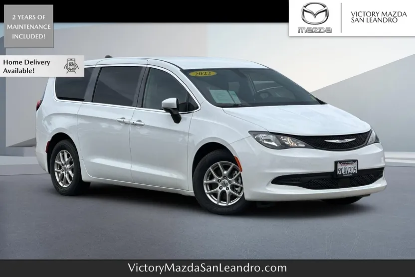 2022 Chrysler Voyager LX photo 1