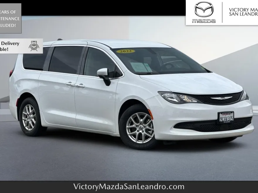 2022 Chrysler Voyager LX photo 1