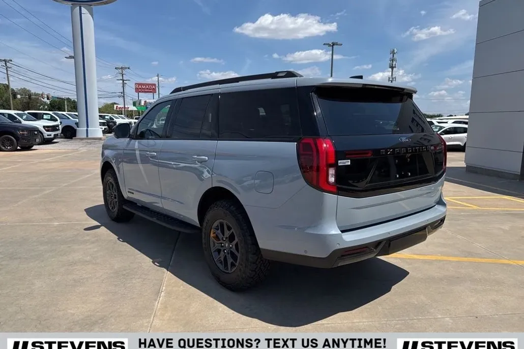 2025 Ford Expedition photo 1