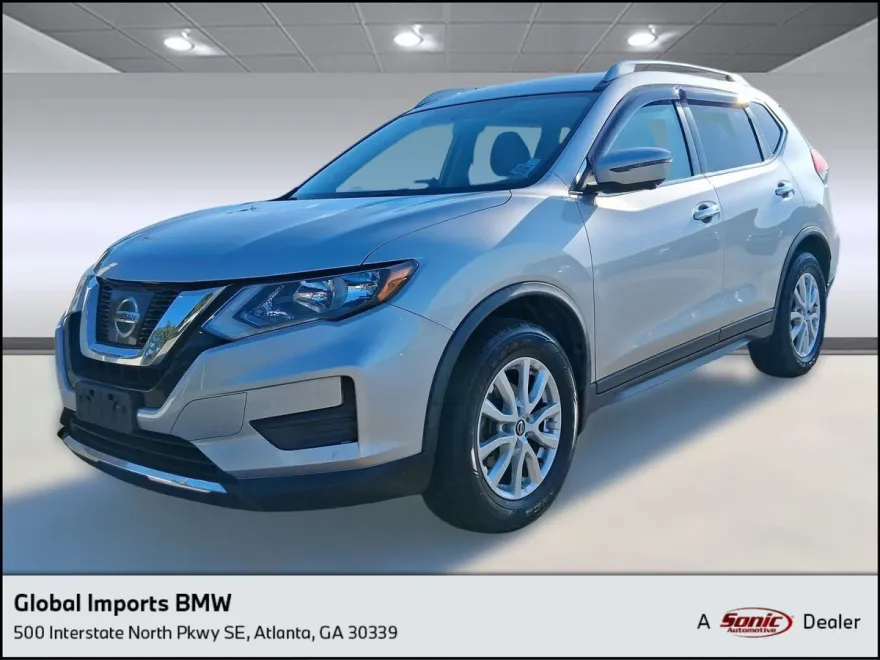 2017 Nissan Rogue SV photo 1