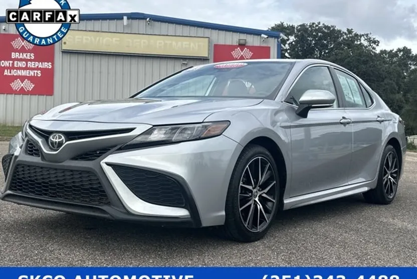 2023 Toyota Camry SE photo 1