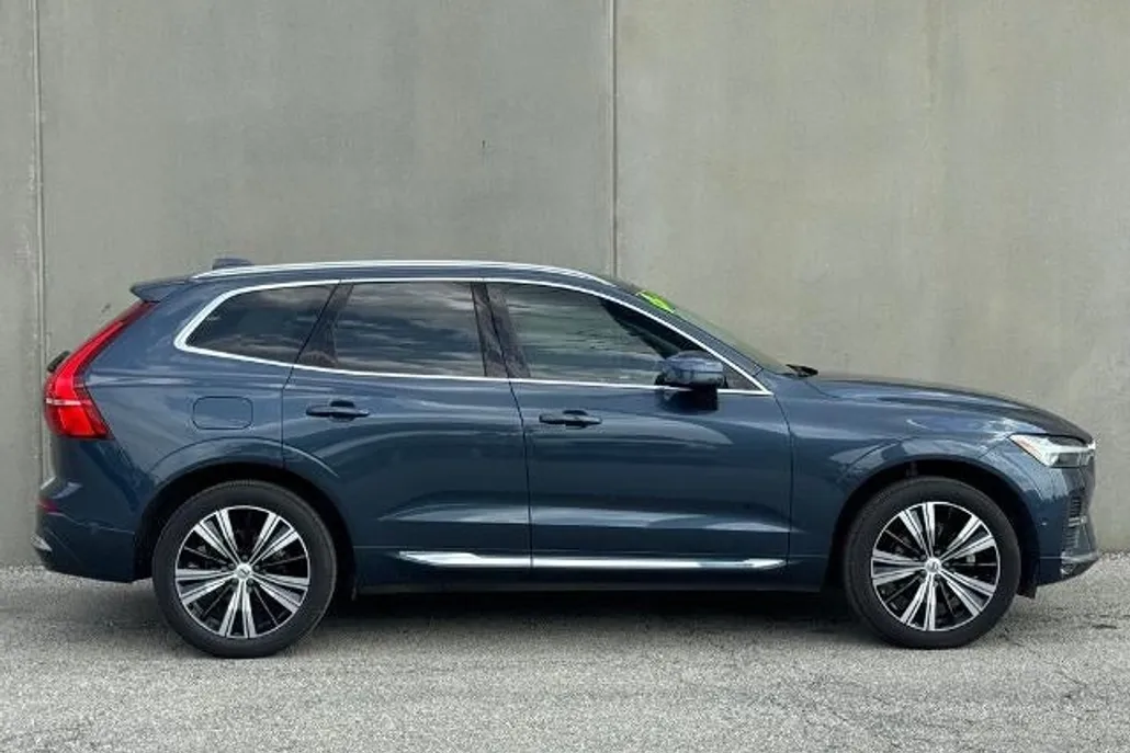 2022 Volvo XC60 B5 Inscription photo 1