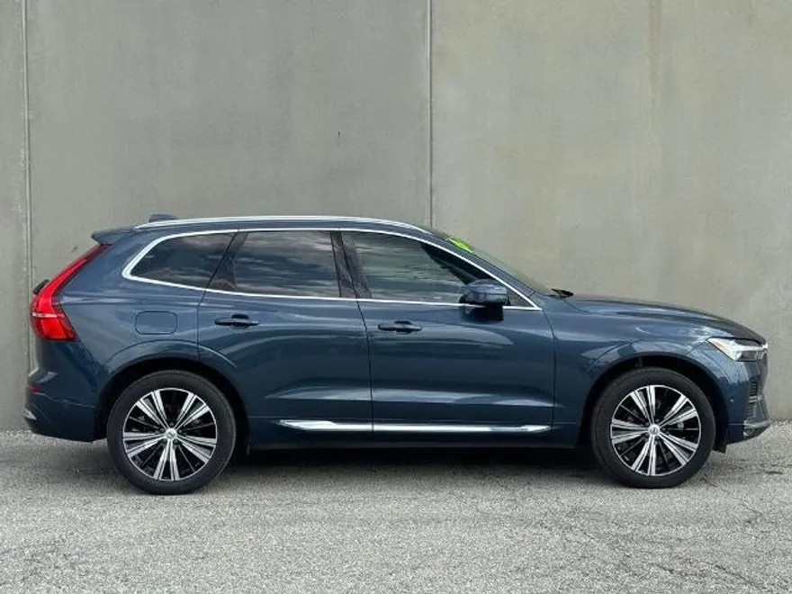 2022 Volvo XC60 B5 Inscription photo 1