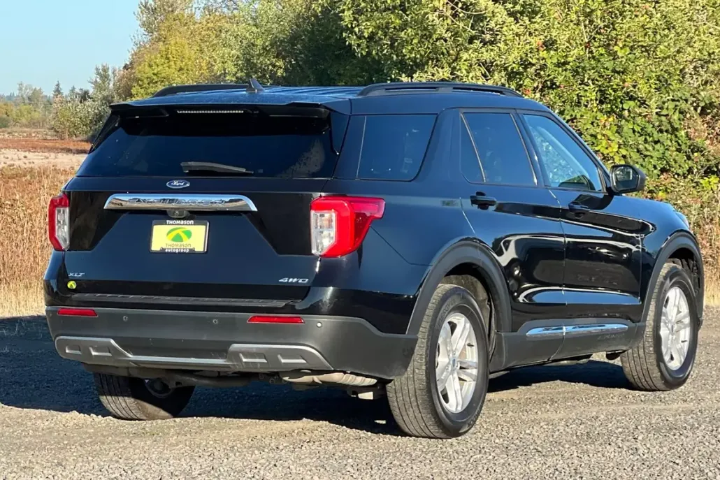 2023 Ford Explorer XLT photo 1