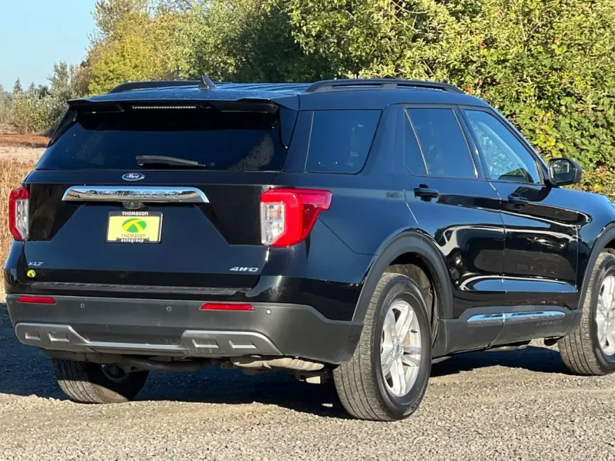 2023 Ford Explorer XLT photo 1