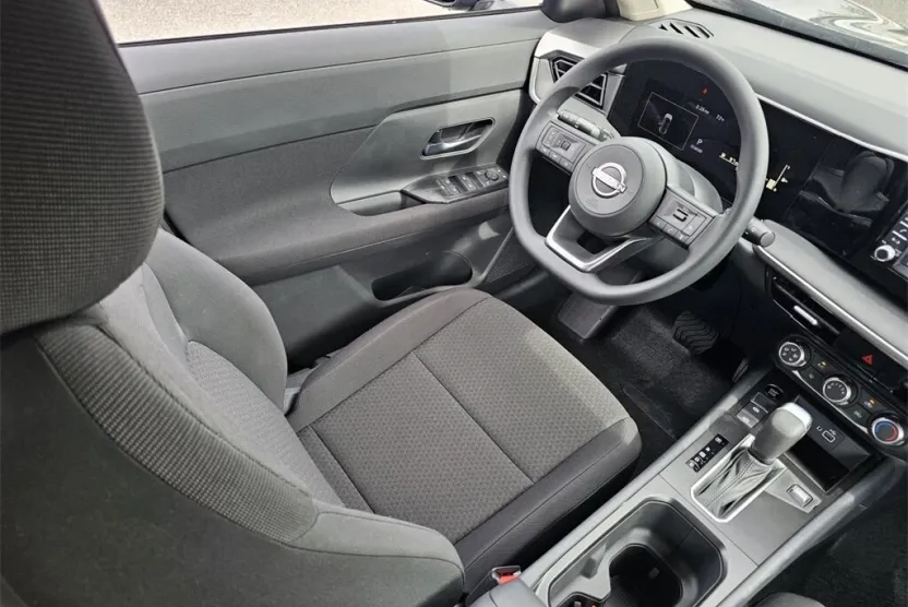2025 Nissan Kicks S photo 1