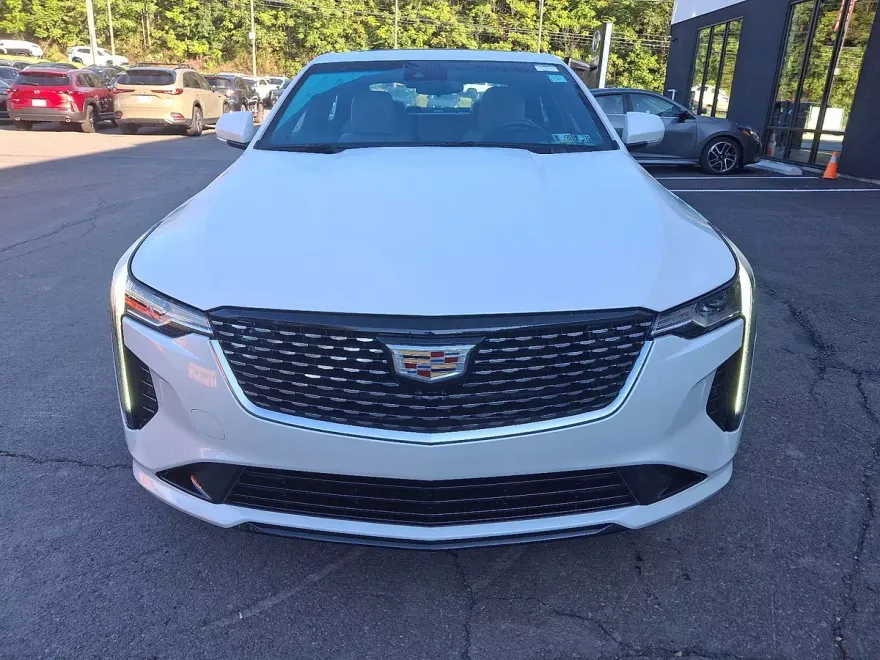 2022 Cadillac CT4 Luxury photo 1