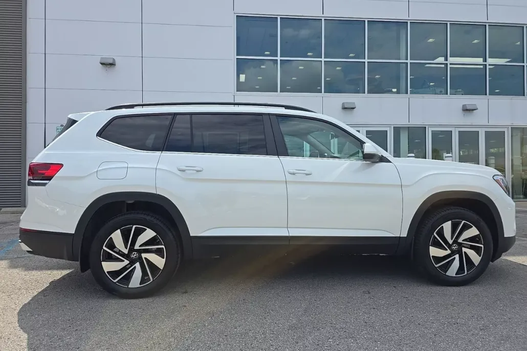 2026 Volkswagen Atlas SE Technology photo 1