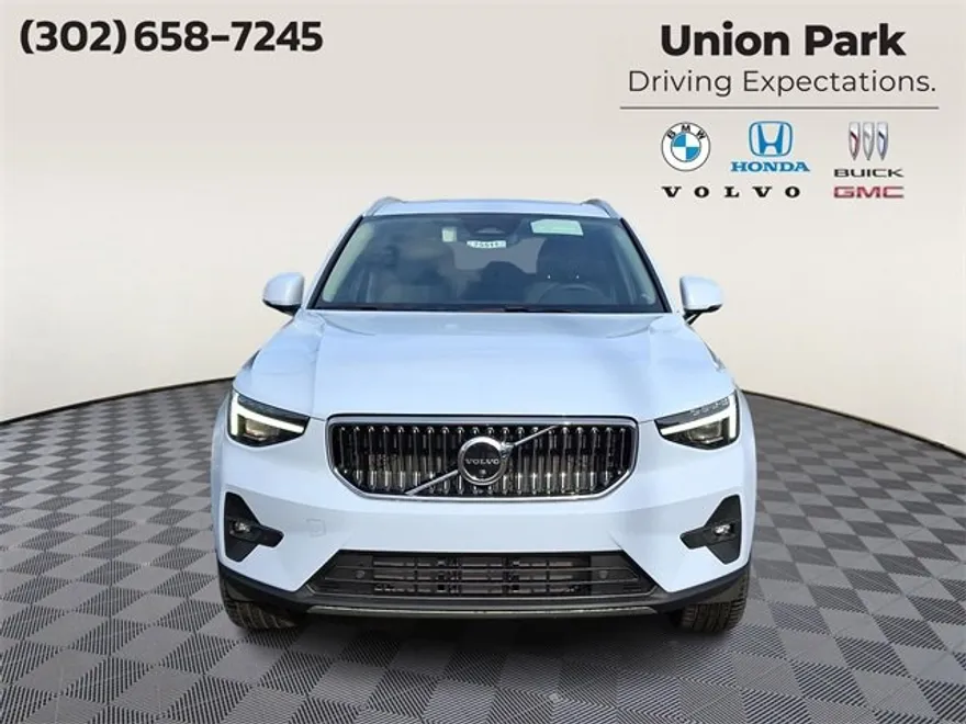 2025 Volvo XC40 Plus photo 1