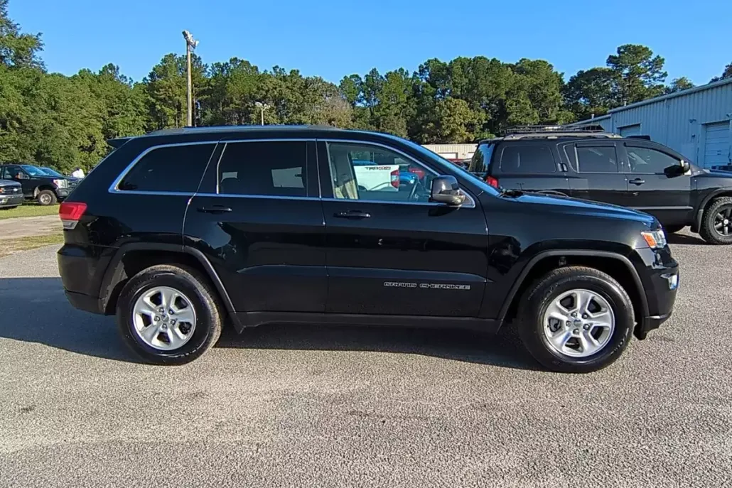2017 Jeep Grand Cherokee Laredo photo 1