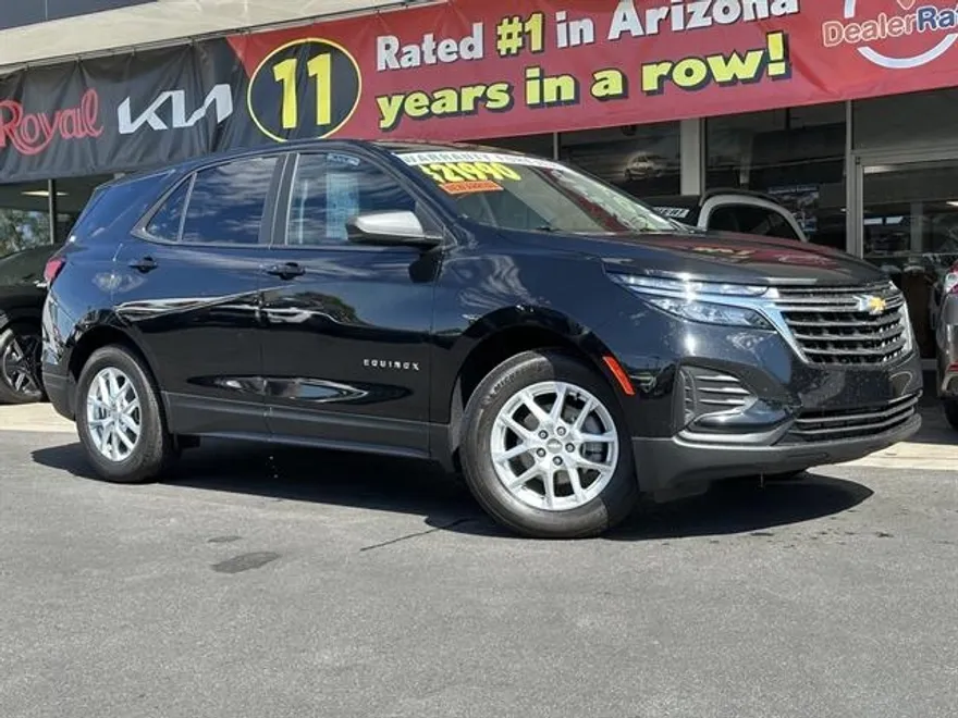 2023 Chevrolet Equinox LS photo 1