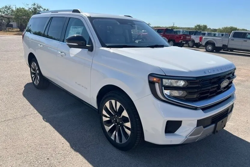 2025 Ford Expedition MAX Platinum photo 1