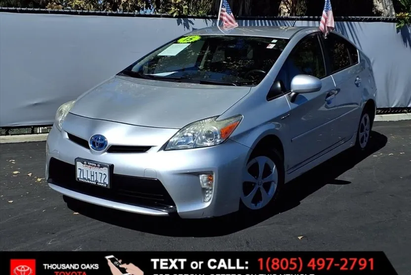 2015 Toyota Prius Four photo 1
