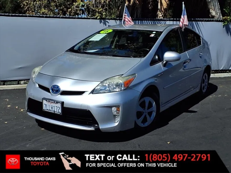 2015 Toyota Prius Four photo 1