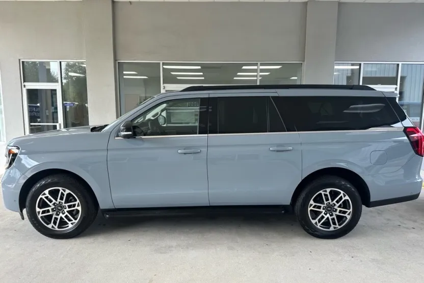 2025 Ford Expedition MAX photo 1