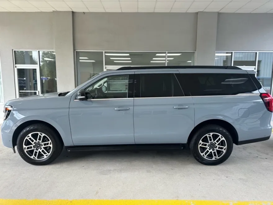 2025 Ford Expedition MAX photo 1