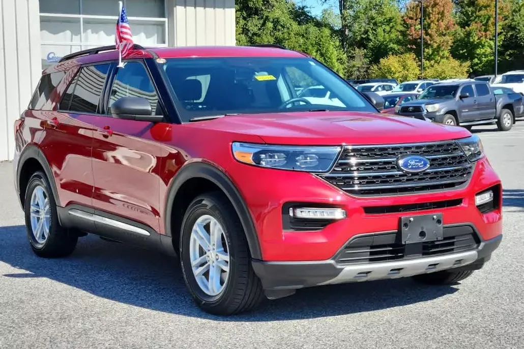 2022 Ford Explorer XLT photo 1