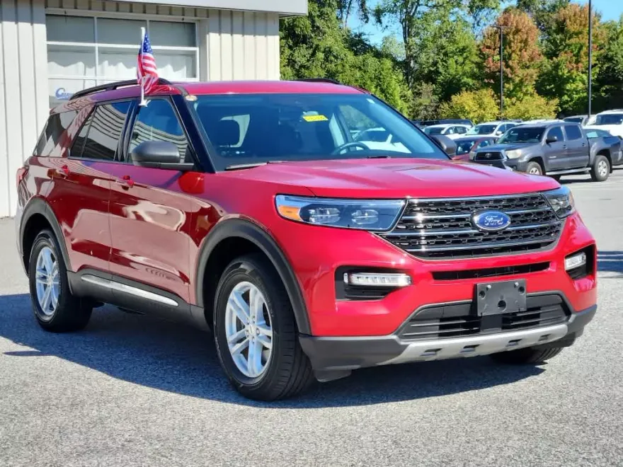 2022 Ford Explorer XLT photo 1
