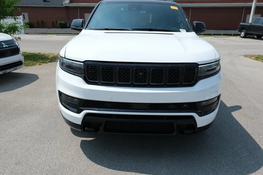 2023 Jeep Grand Wagoneer II photo 1