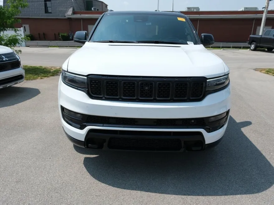 2023 Jeep Grand Wagoneer II photo 1