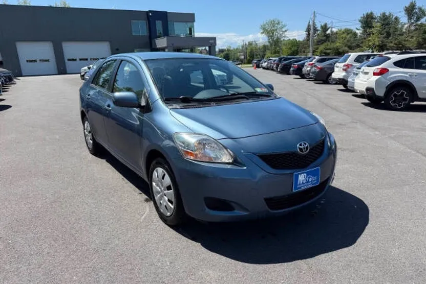 2012 Toyota Yaris photo 1