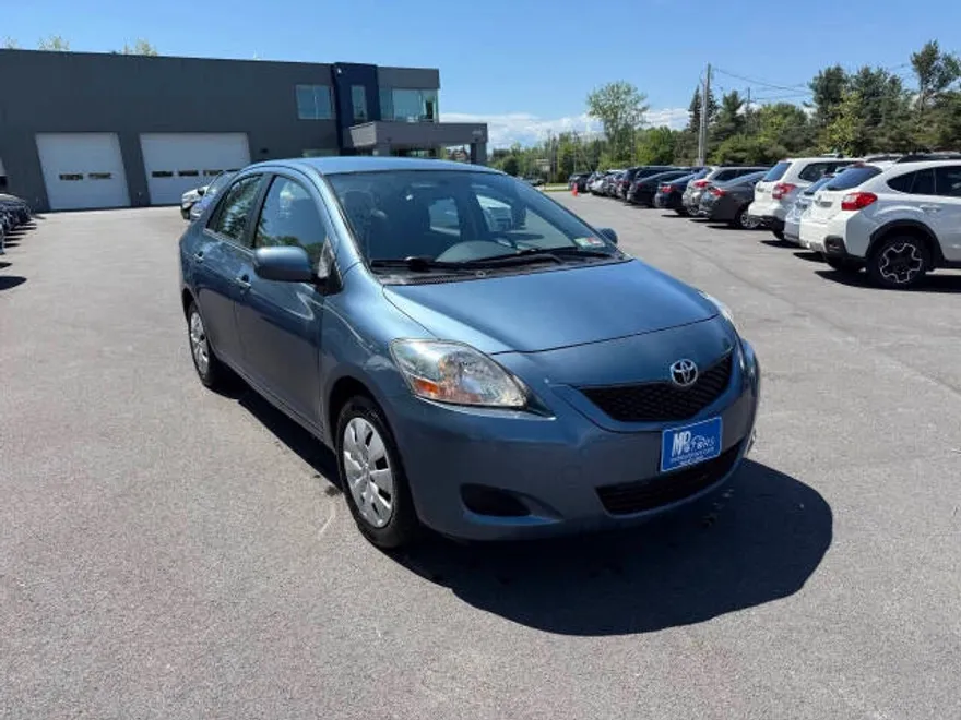 2012 Toyota Yaris photo 1