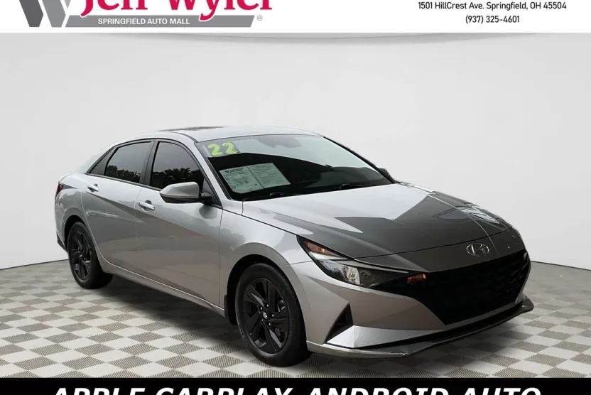 2022 Hyundai Elantra SEL photo 1