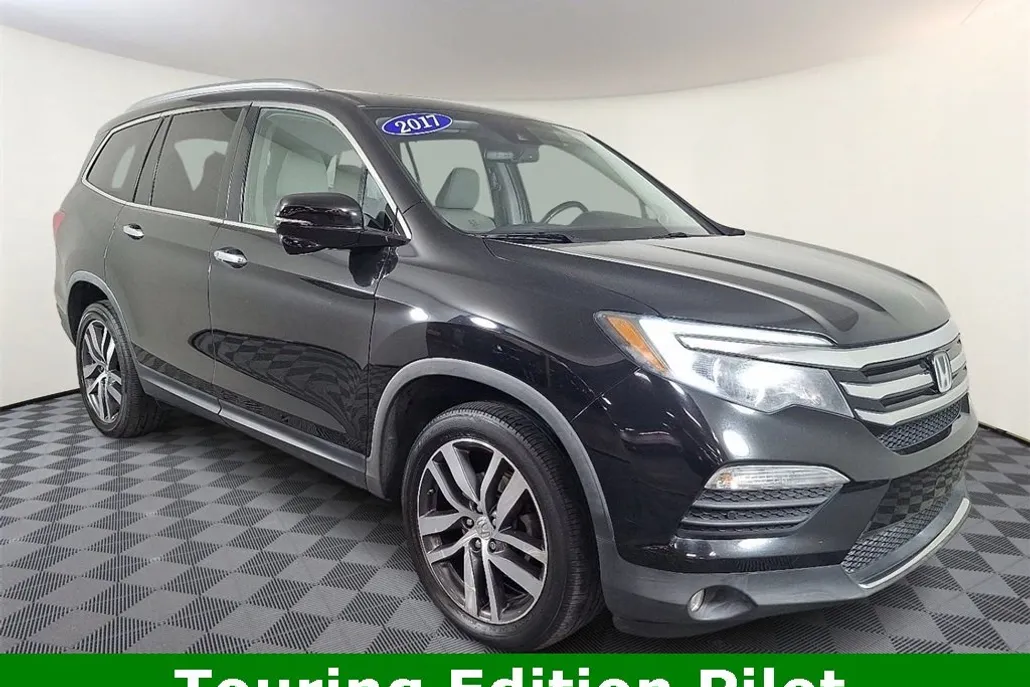 2017 Honda Pilot Touring photo 1