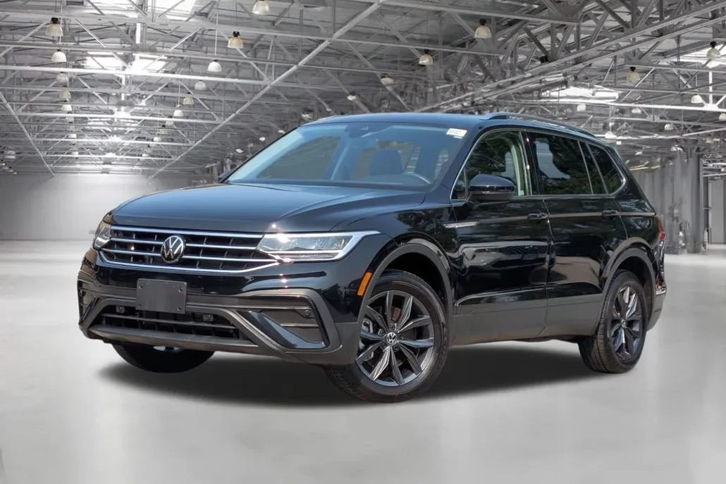 2023 Volkswagen Tiguan SE photo 1
