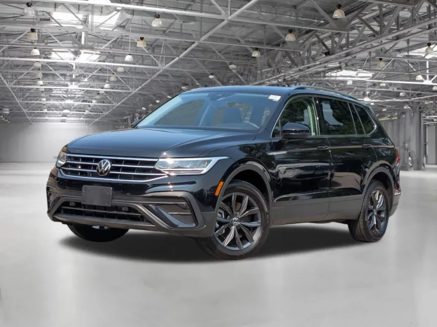 2023 Volkswagen Tiguan SE photo 1