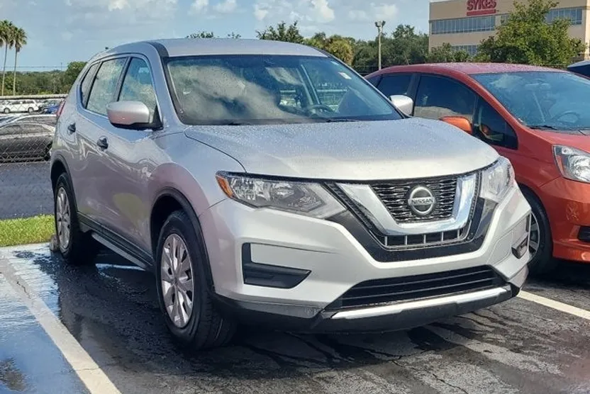 2018 Nissan Rogue S photo 1