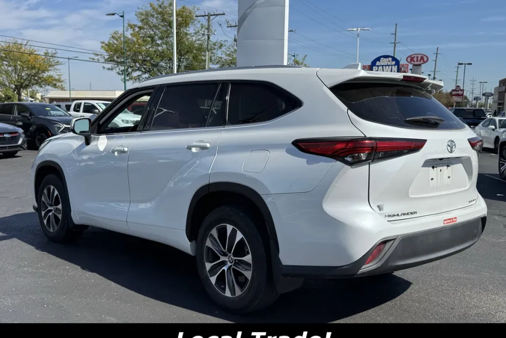 2022 Toyota Highlander XLE photo 1