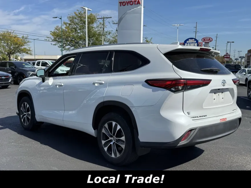2022 Toyota Highlander XLE photo 1