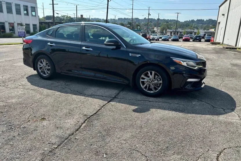 2019 Kia Optima LX photo 1