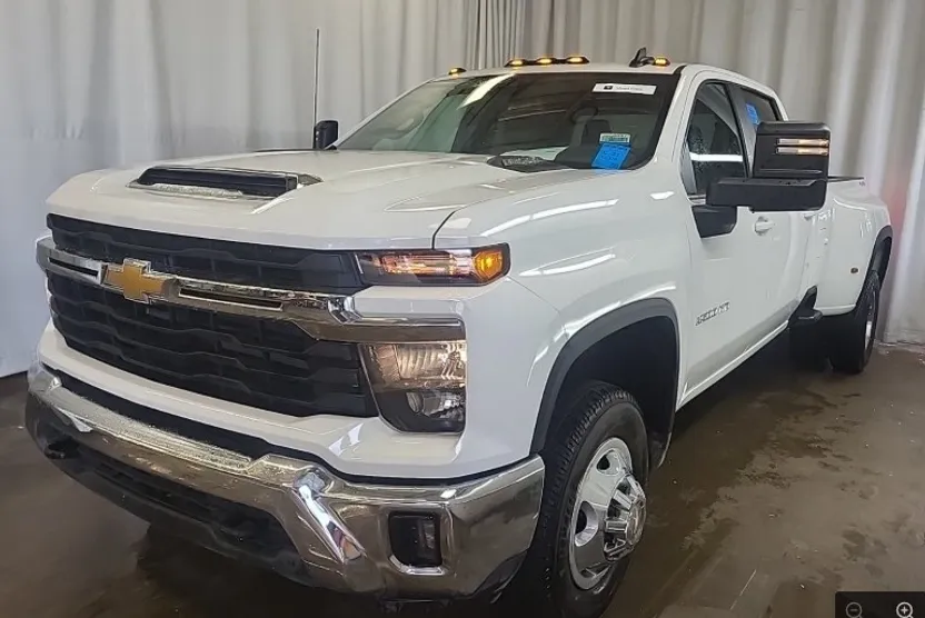 2024 Chevrolet Silverado 3500HD LT photo 1