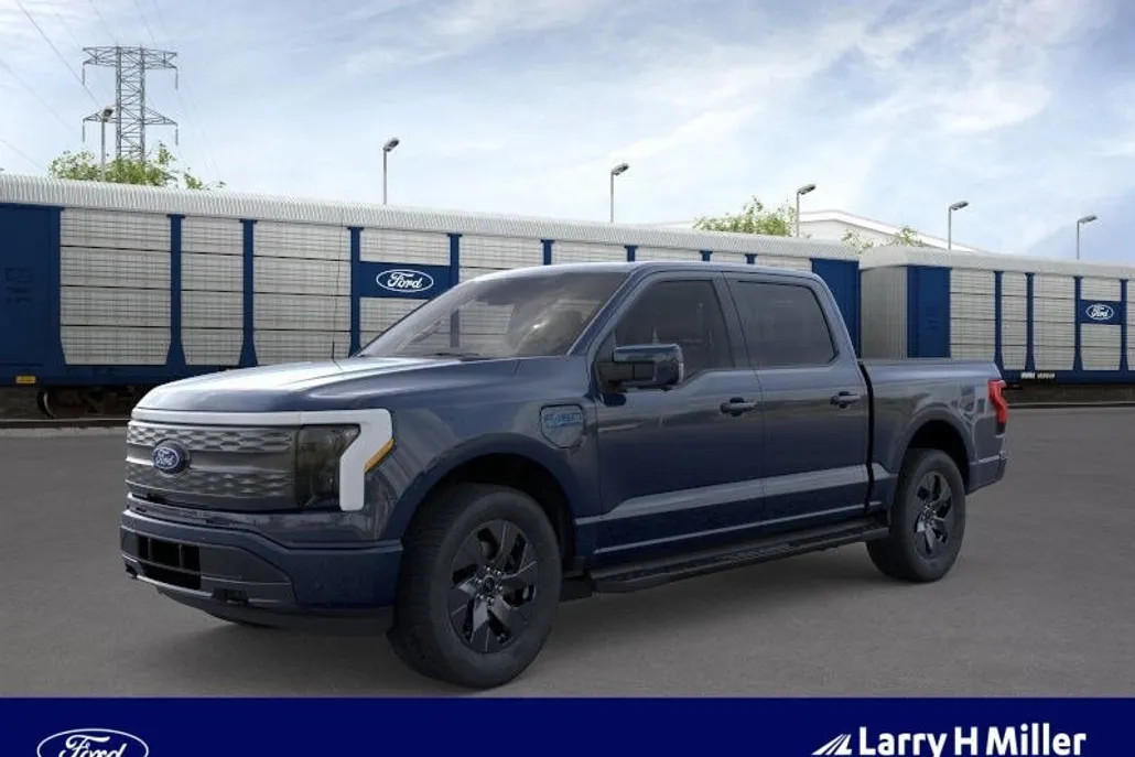 2025 Ford F-150 Lightning Lariat photo 1