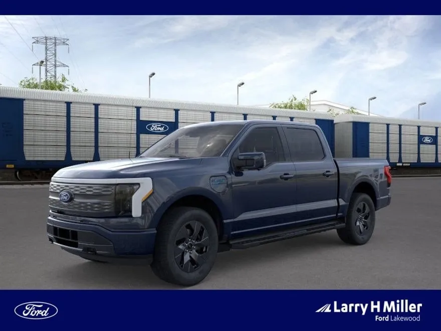 2025 Ford F-150 Lightning Lariat photo 1