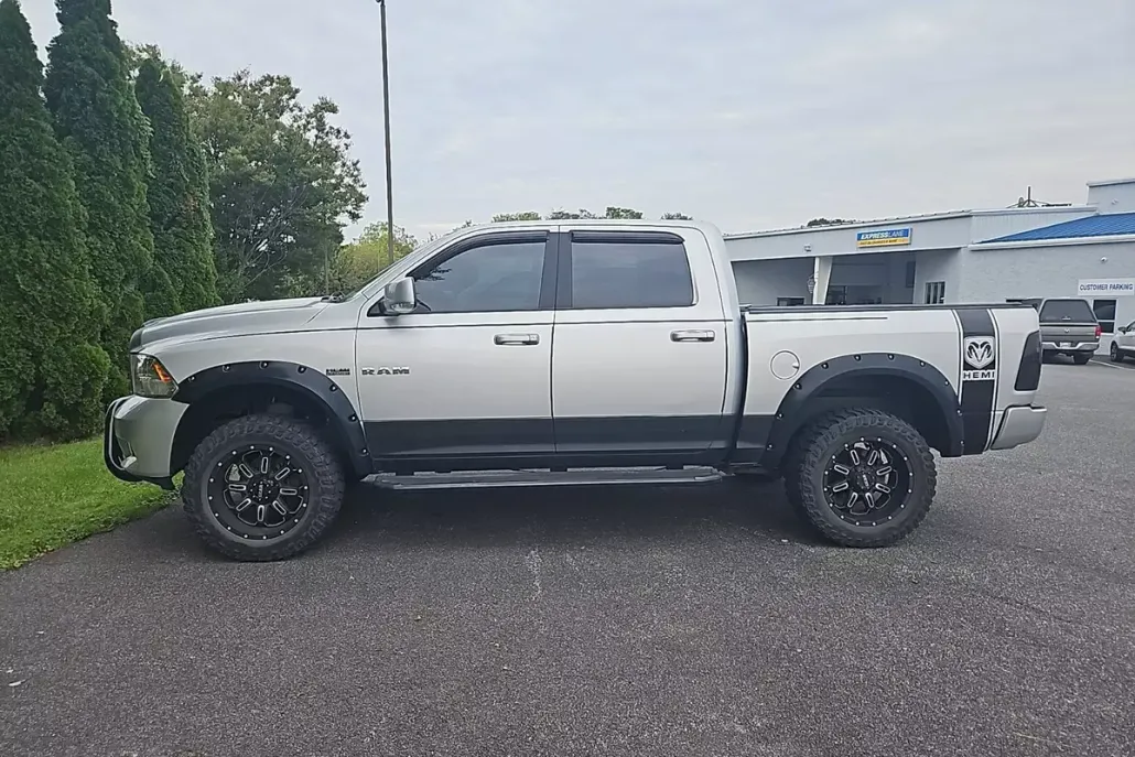 2009 Dodge Ram SLT photo 1