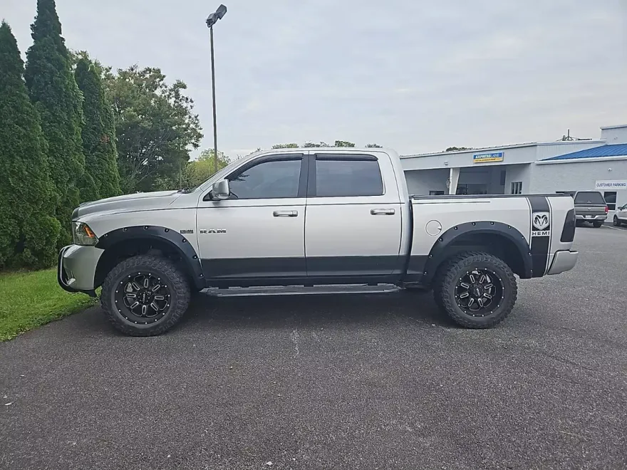 2009 Dodge Ram SLT photo 1