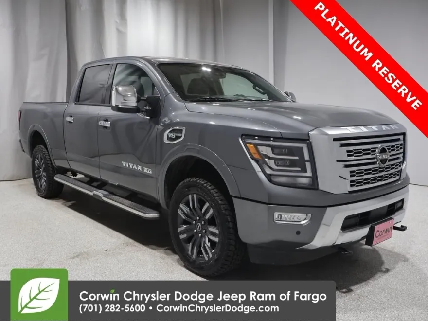 2023 Nissan Titan Crew Cab photo 1