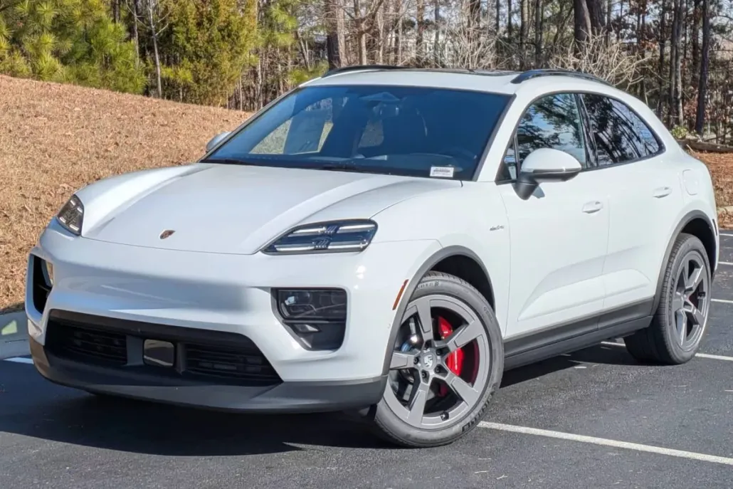 2025 Porsche Macan Electric photo 1