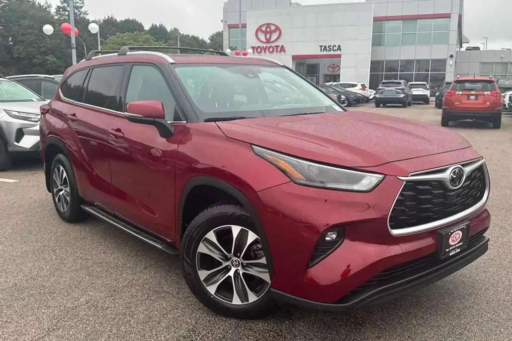 2022 Toyota Highlander XLE photo 1