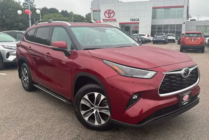 2022 Toyota Highlander XLE photo 1
