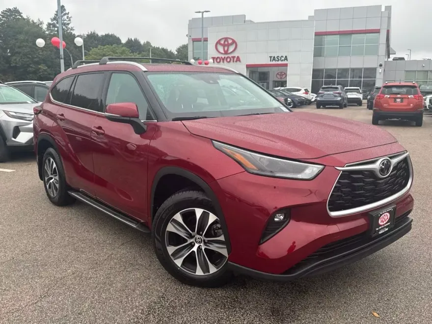 2022 Toyota Highlander XLE photo 1
