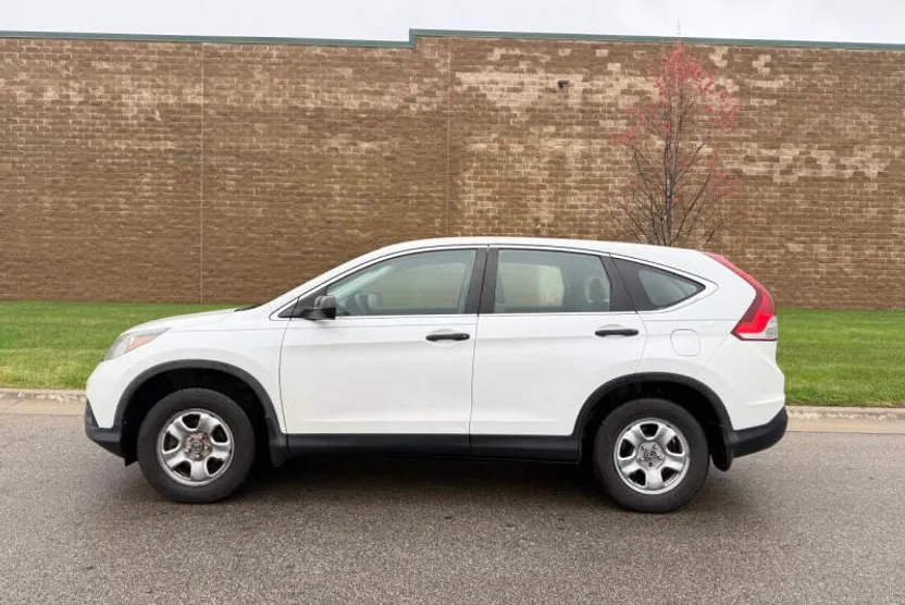 2014 Honda CR-V LX photo 1
