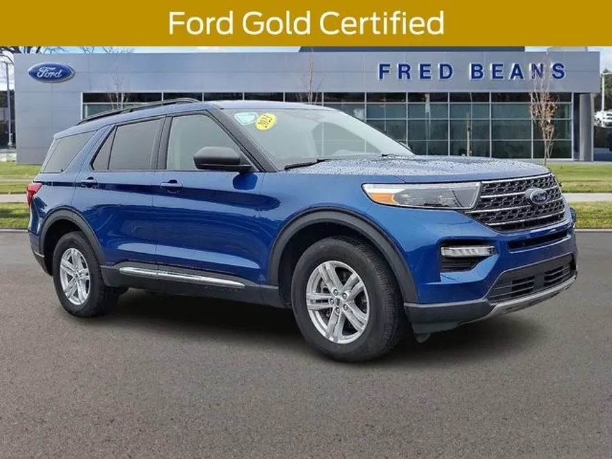 2023 Ford Explorer XLT photo 1