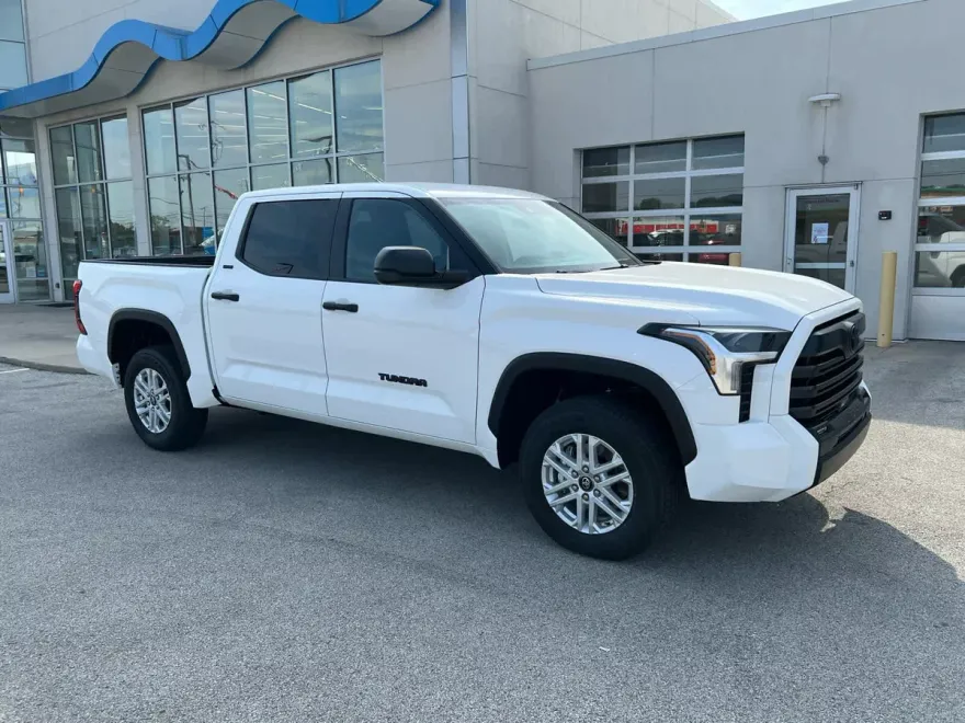 2026 Toyota Tundra SR5 CrewMax photo 1